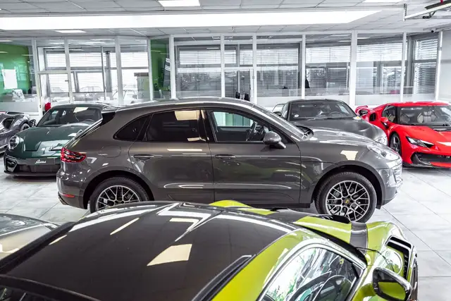 Porsche Macan view 8