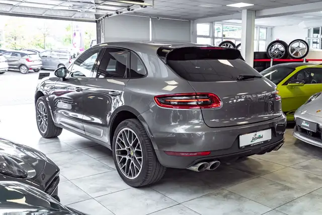 Porsche Macan view 5