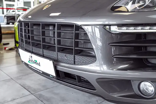 Porsche Macan view 10