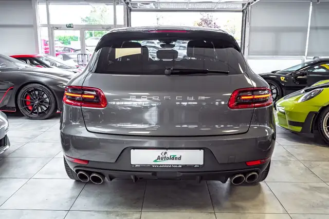Porsche Macan view 6