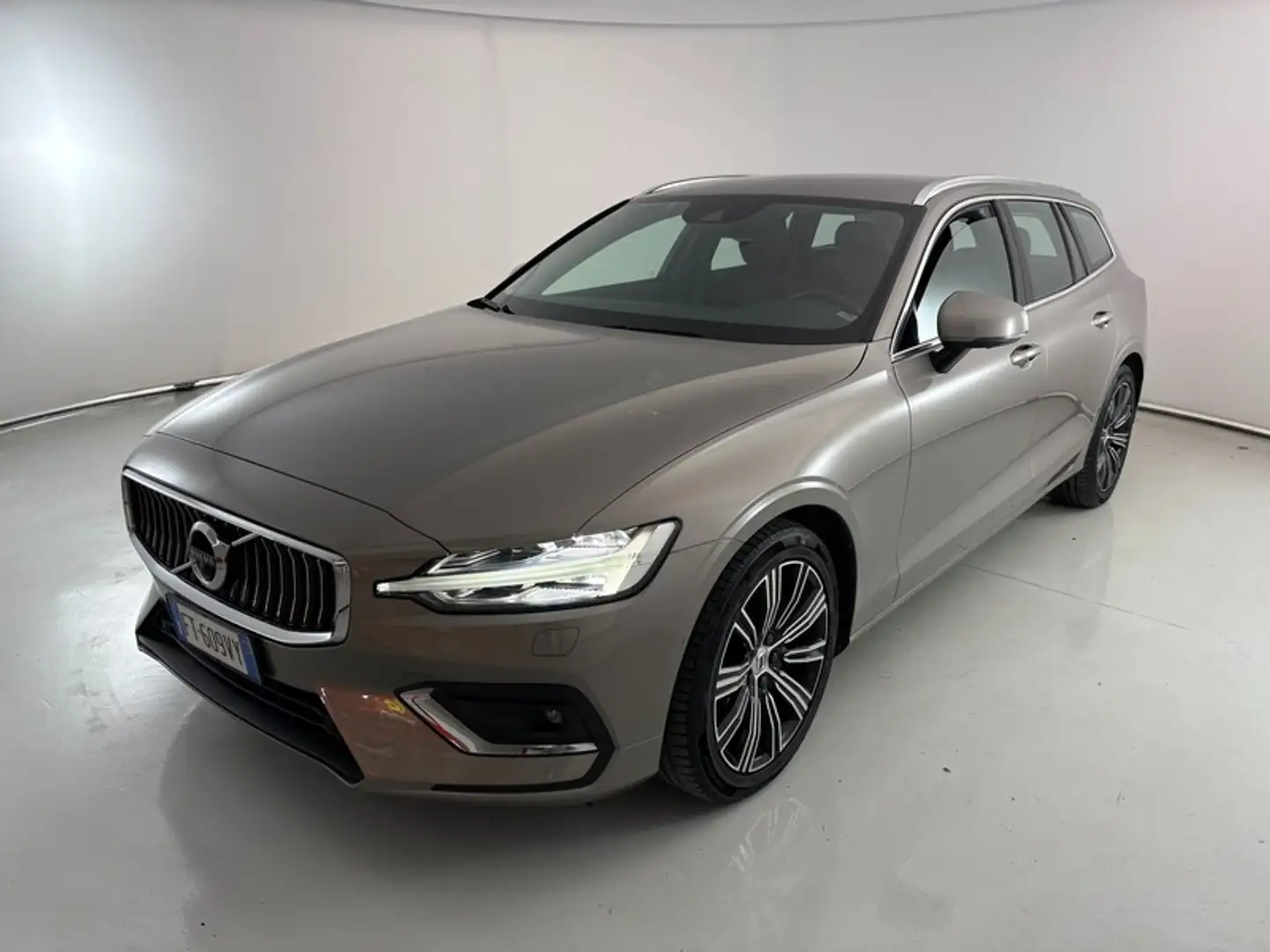 Volvo V60 2.0 D4 Inscription Weiß - 1