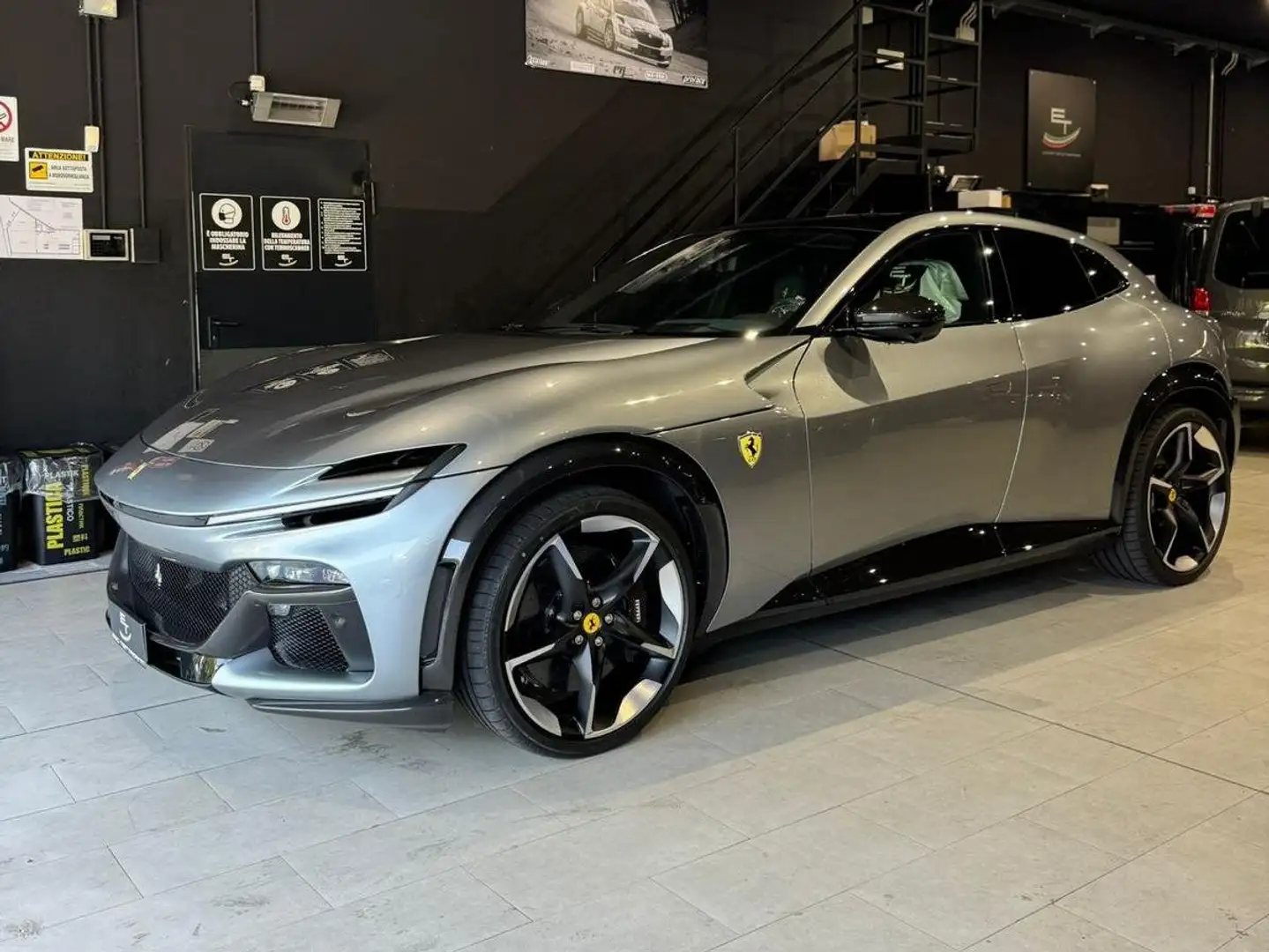 Ferrari Purosangue 6.5 Azul - 1