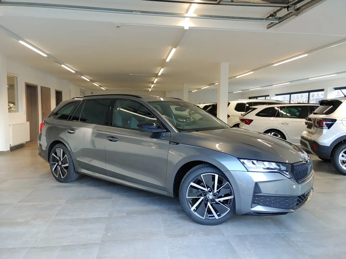 Skoda Octavia Combi 1.5 eTSI DSG Sportline Navi/AHK/EasyOpen/Cam Grau - 1