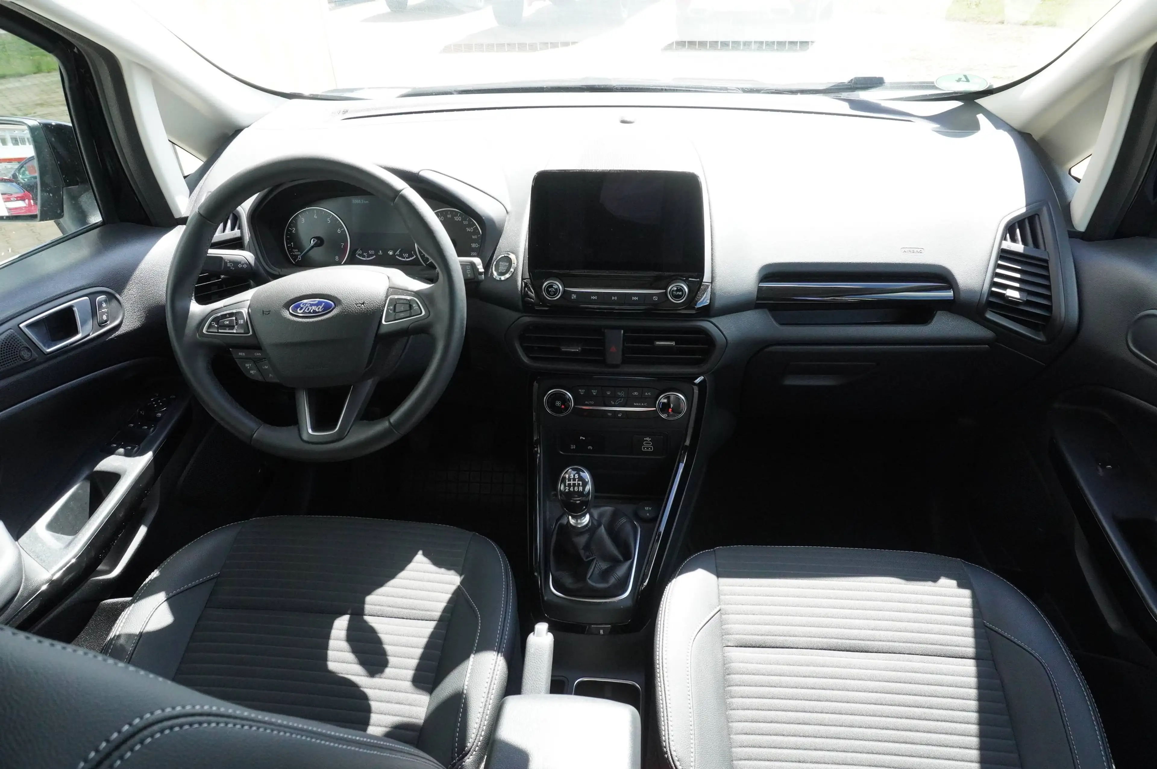 Ford EcoSport Titanium — photo 11