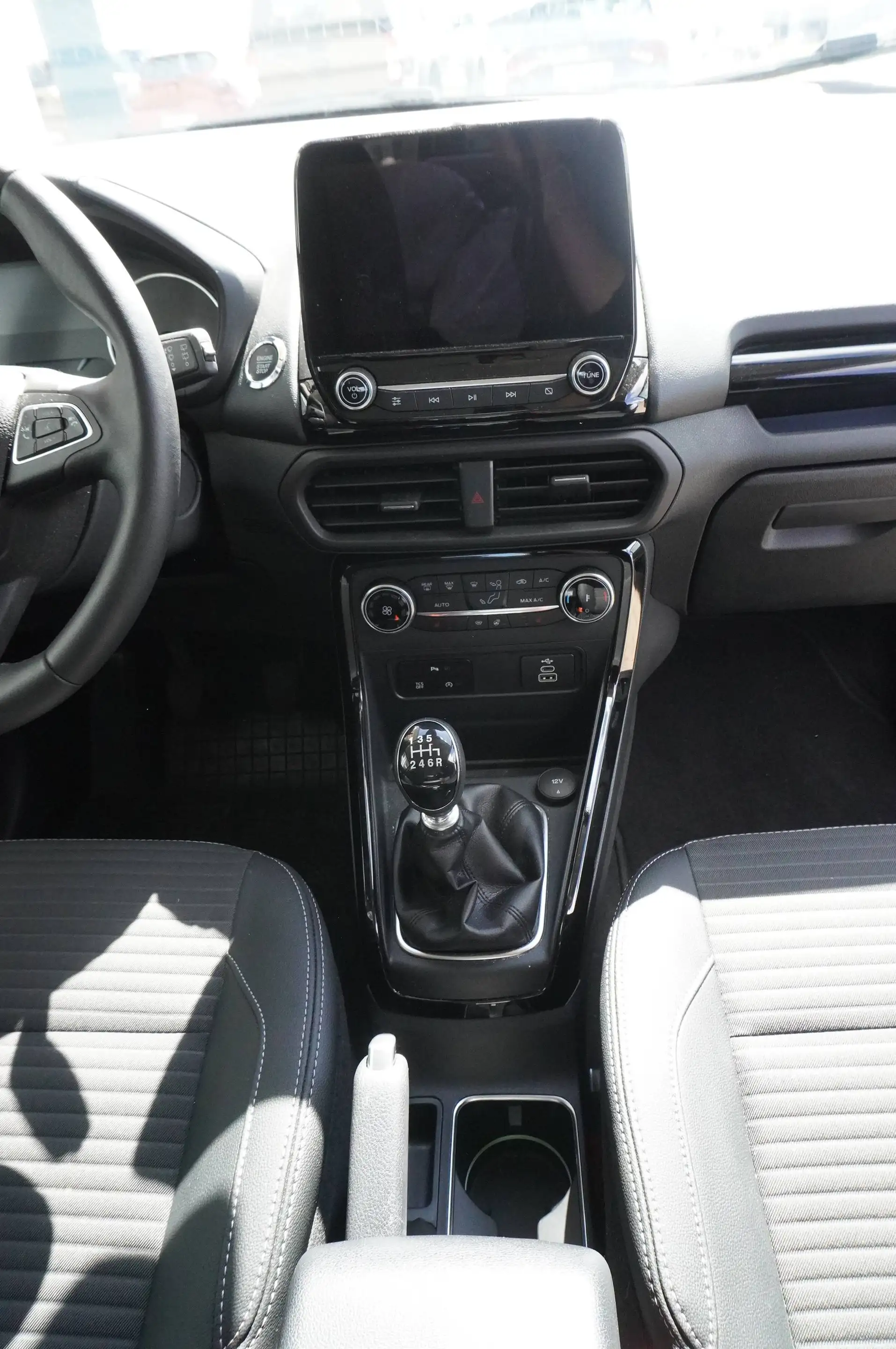 Ford EcoSport Titanium — photo 12