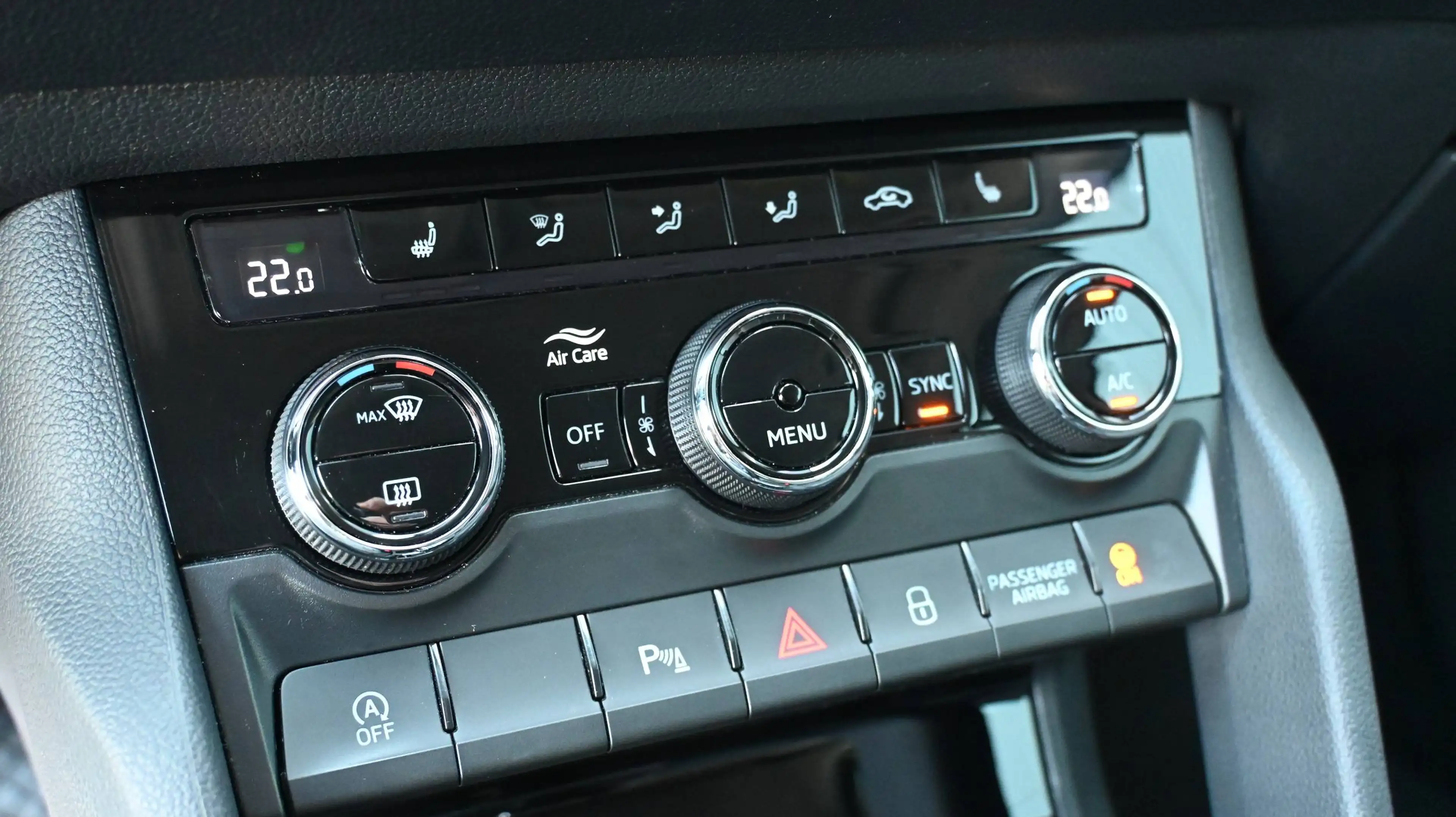 Skoda Karoq 2,0 TDI DSG Style / AHV / KAMERA / NAVI / VIRTUAL / — photo 11