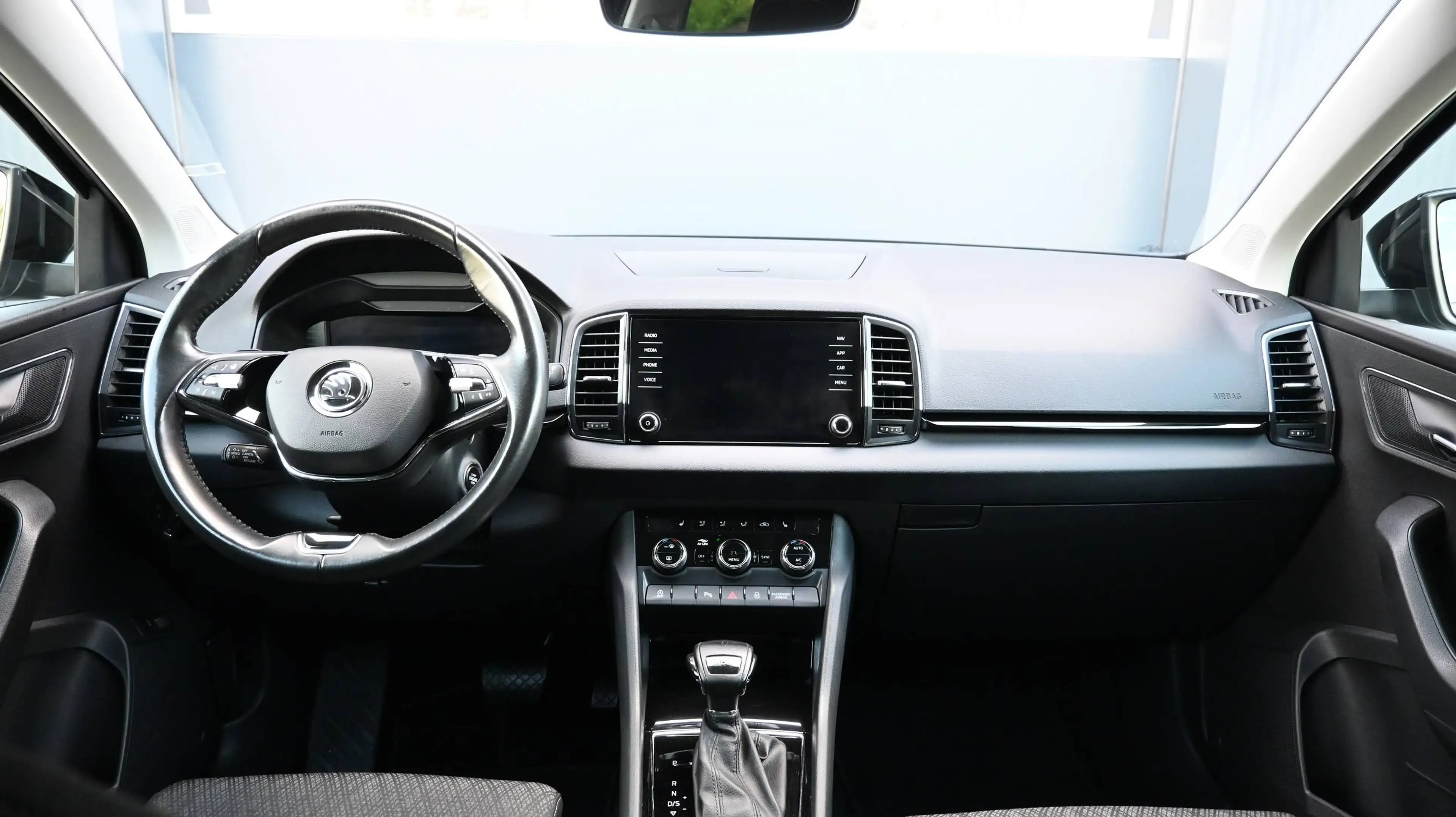 Skoda Karoq 2,0 TDI DSG Style / AHV / KAMERA / NAVI / VIRTUAL / — photo 9
