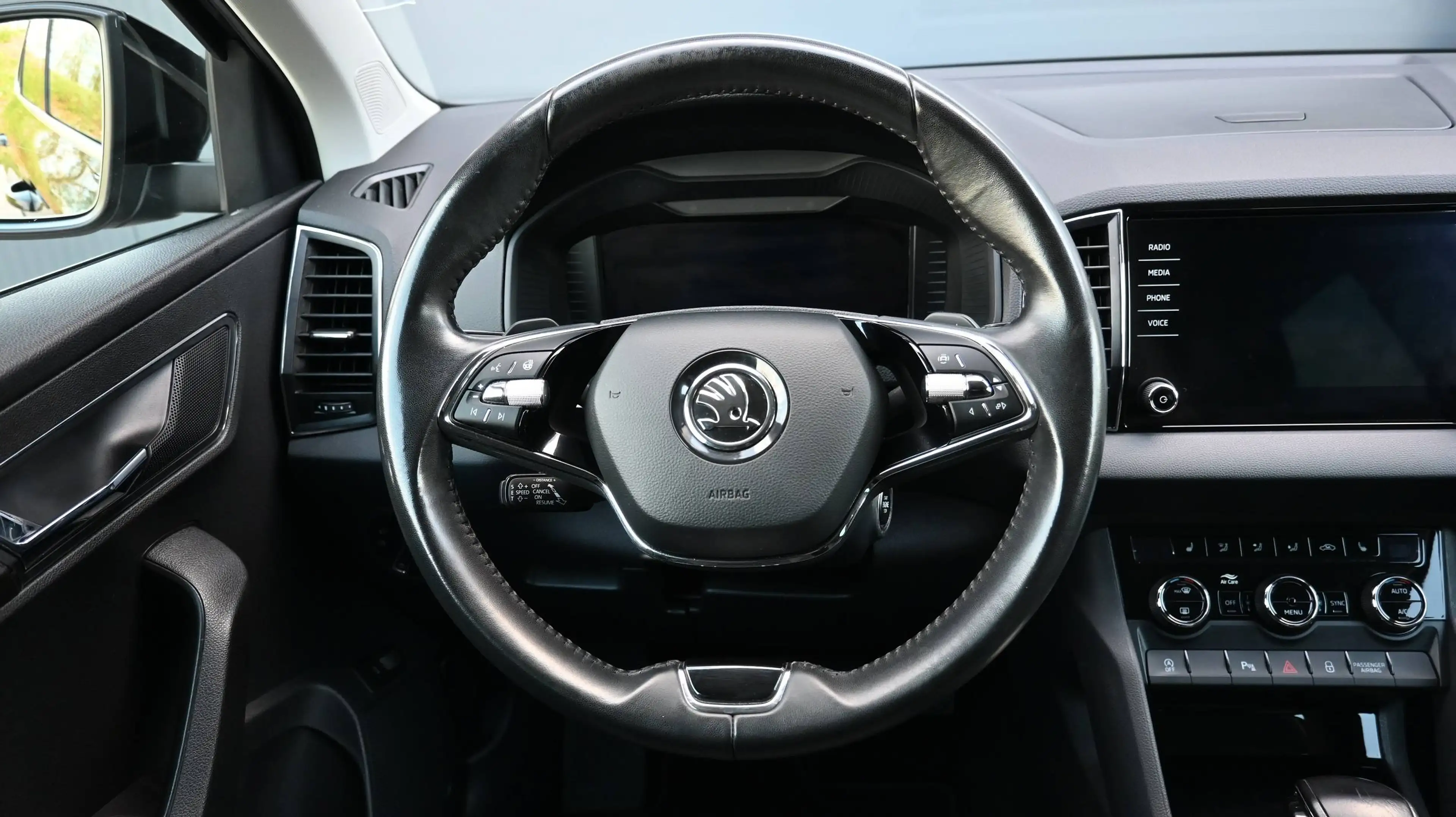 Skoda Karoq 2,0 TDI DSG Style / AHV / KAMERA / NAVI / VIRTUAL / — photo 12