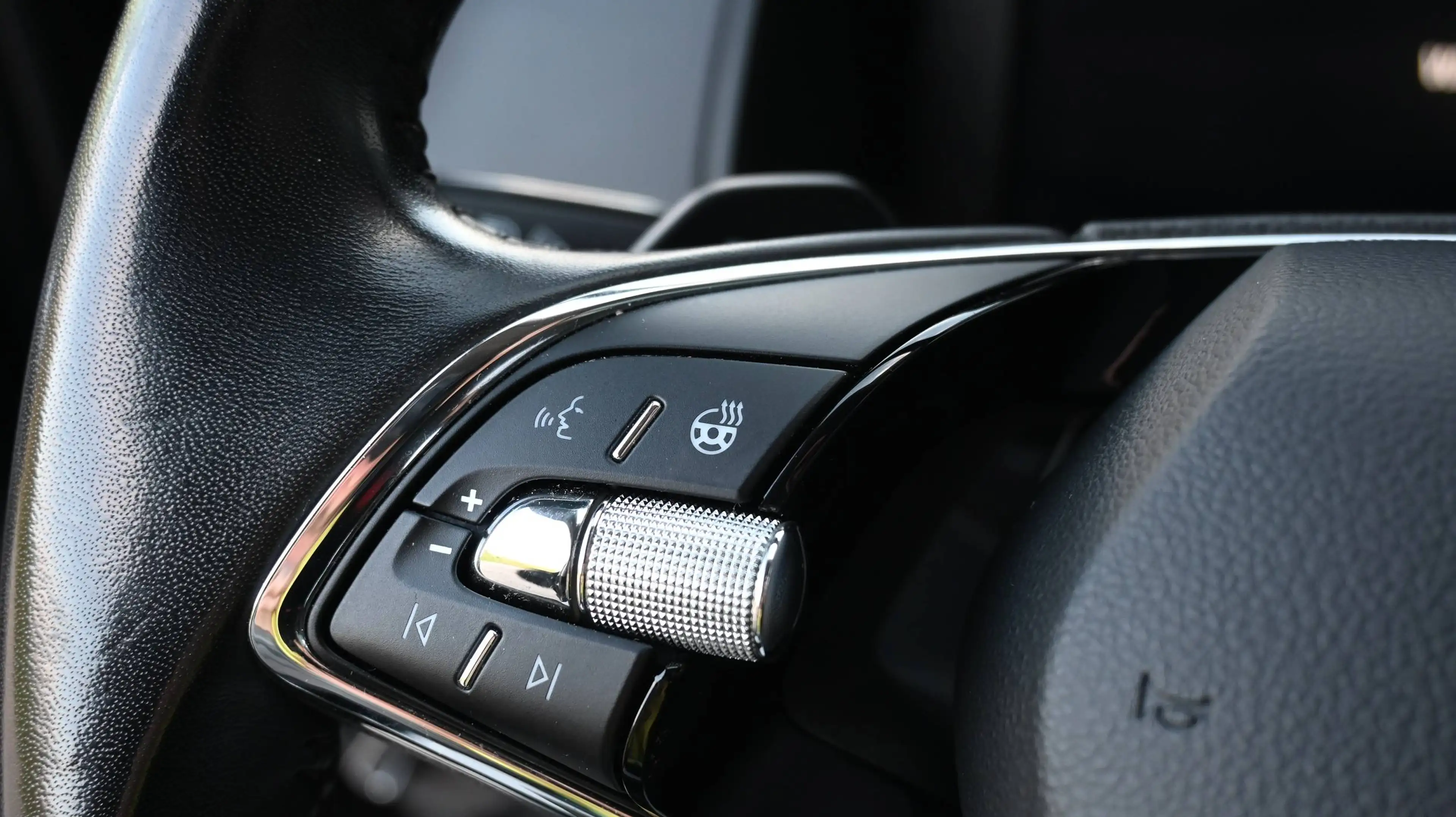 Skoda Karoq 2,0 TDI DSG Style / AHV / KAMERA / NAVI / VIRTUAL / — photo 14