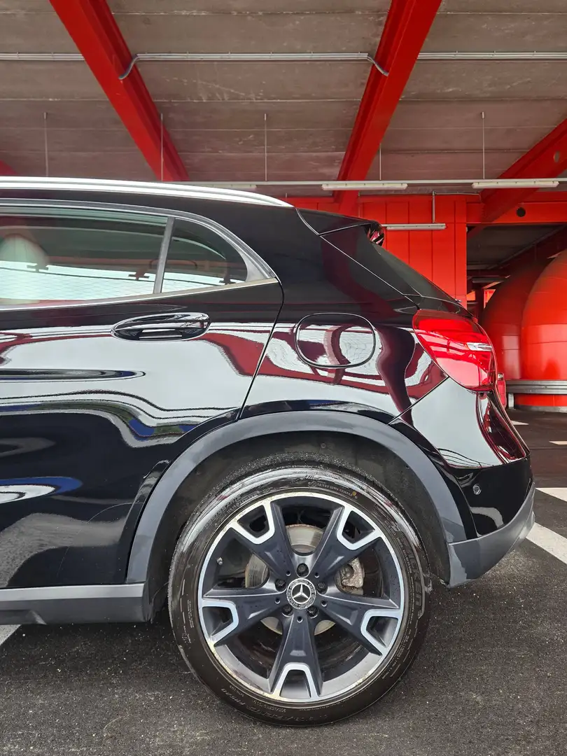 Mercedes-Benz GLA 180 GLA 180 Schwarz - 2