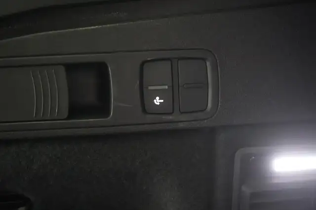 Audi Q5 view 9