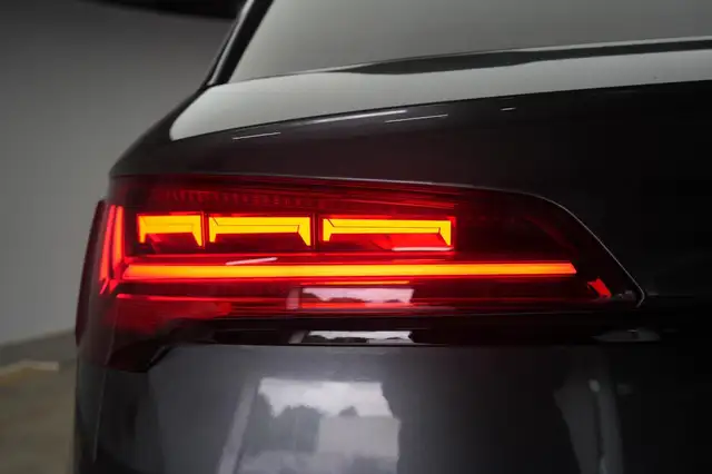 Audi Q5 view 12