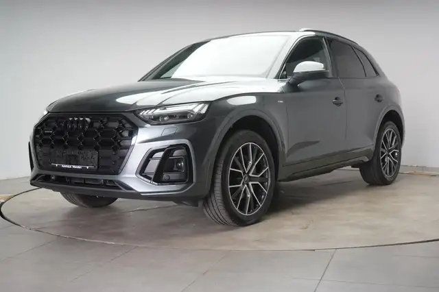 Audi Q5 view 3