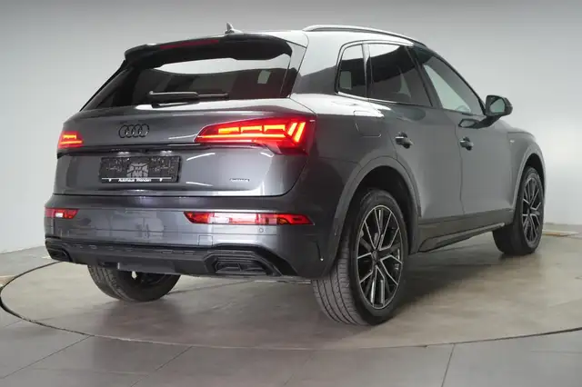 Audi Q5 view 4