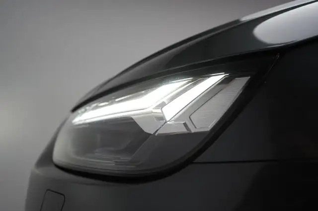 Audi Q5 view 11