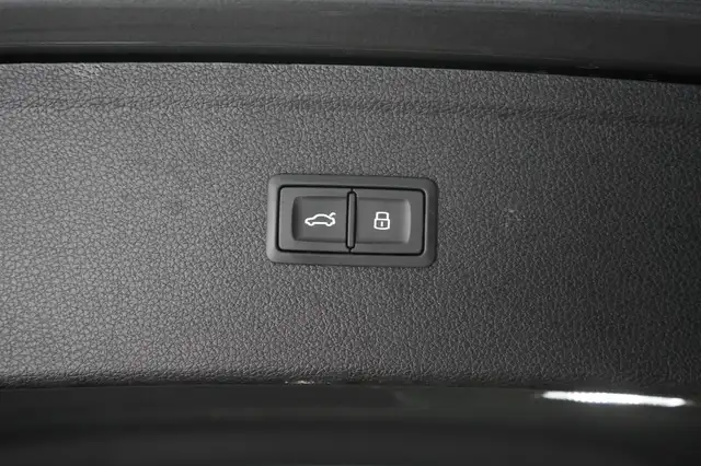 Audi Q5 view 8