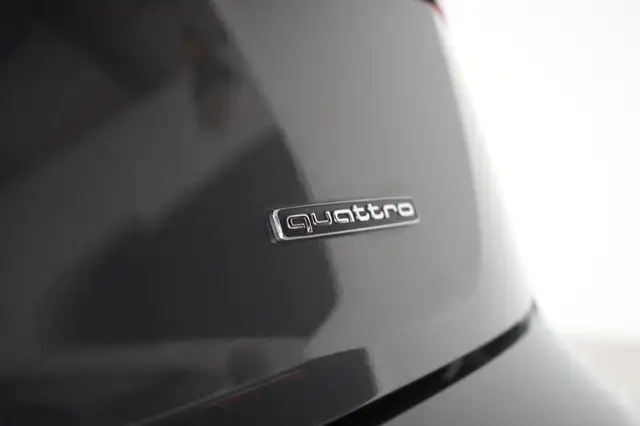 Audi Q5 view 14
