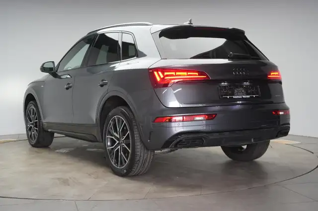 Audi Q5 view 5
