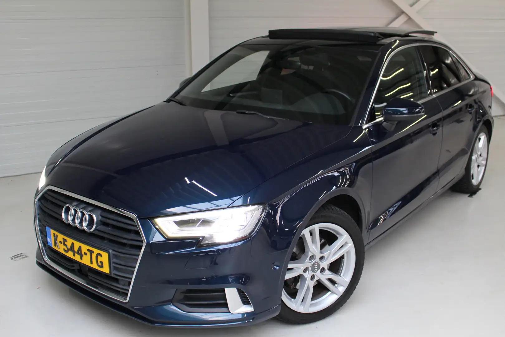 Audi A3 Limousine 1.4 TFSI CoD Sport Pro Line S Navigatie Blauw - 2