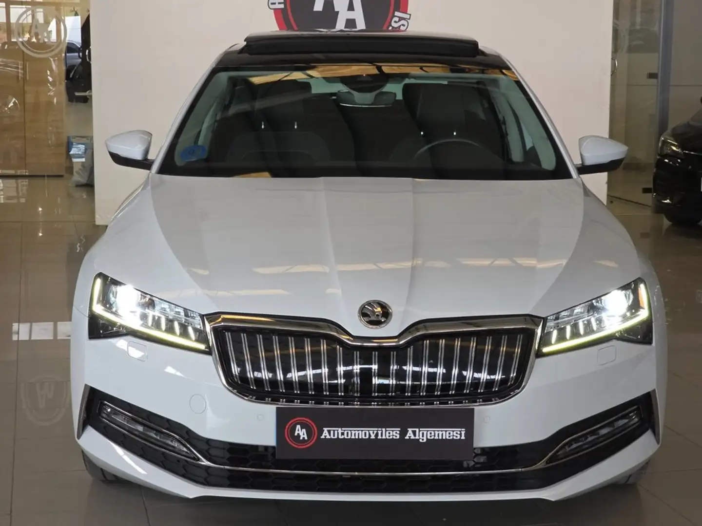 Skoda Superb Style 1.4 TSI iV P-HEV 160kW DSG Weiß - 2