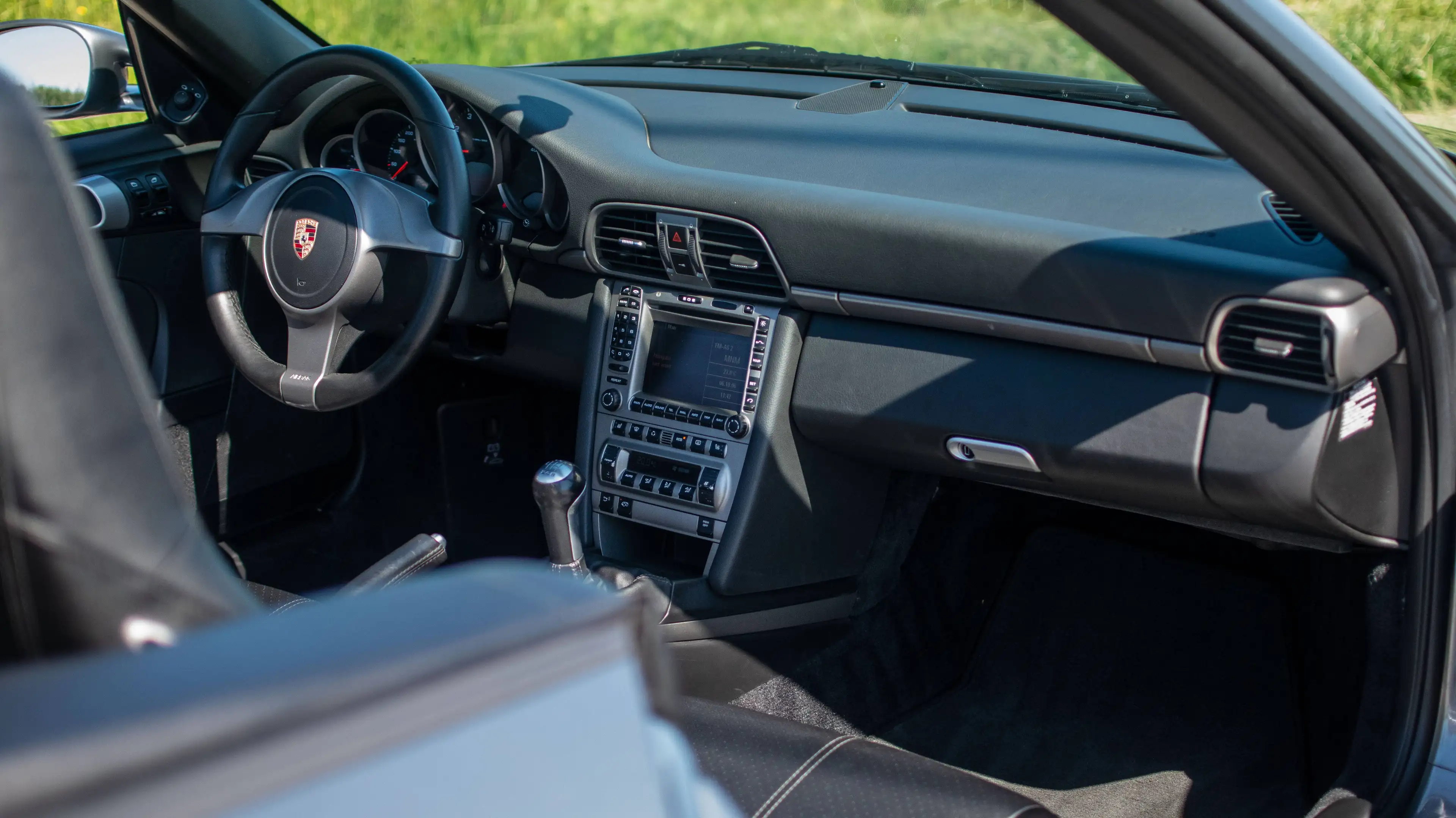 Porsche 997 Carrera 2 — photo 12