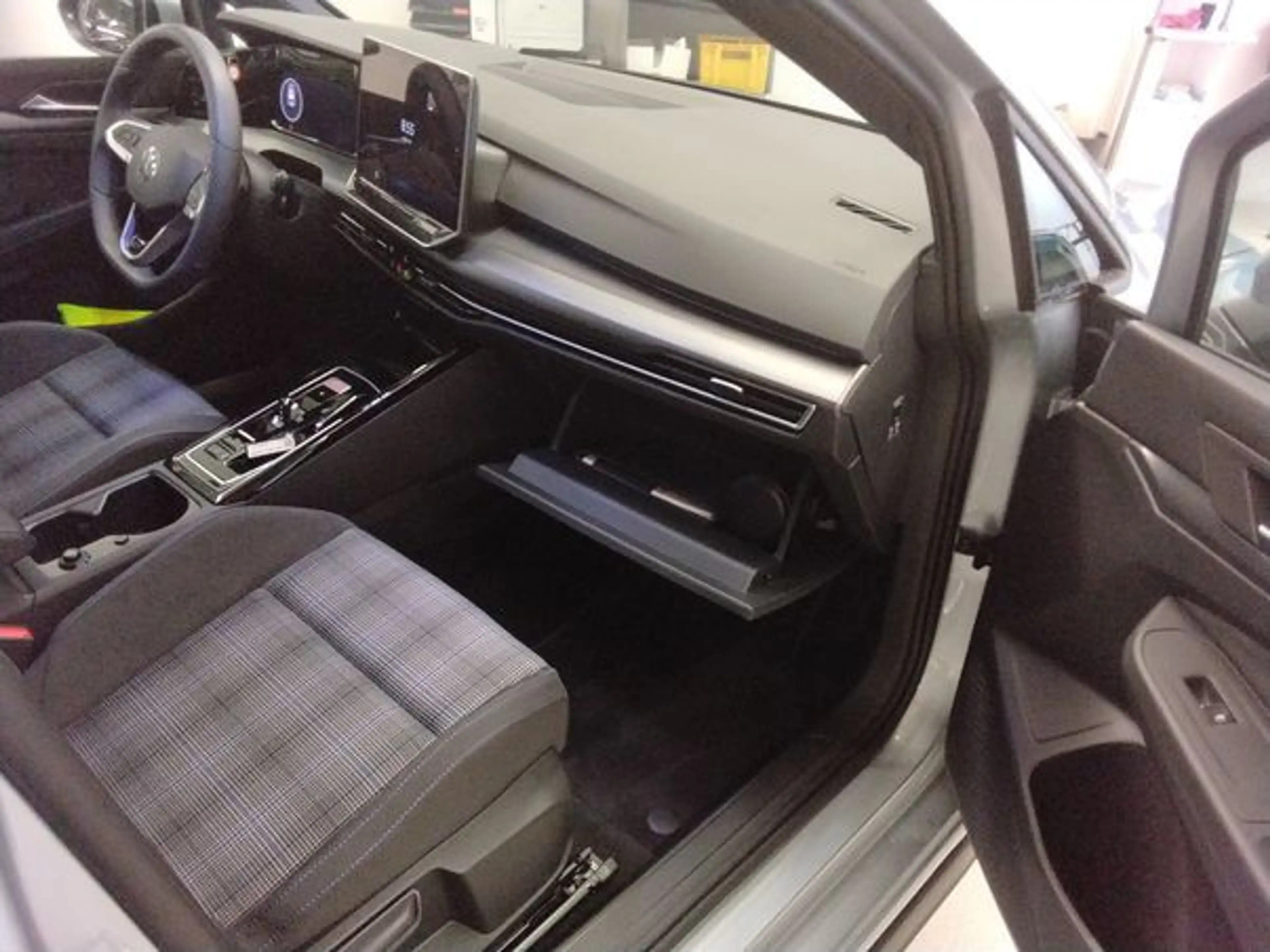 Volkswagen Golf GTE 1,5 l eHybrid OPF 130 kW (177 PS) / 85 kW (116 ... — photo 7
