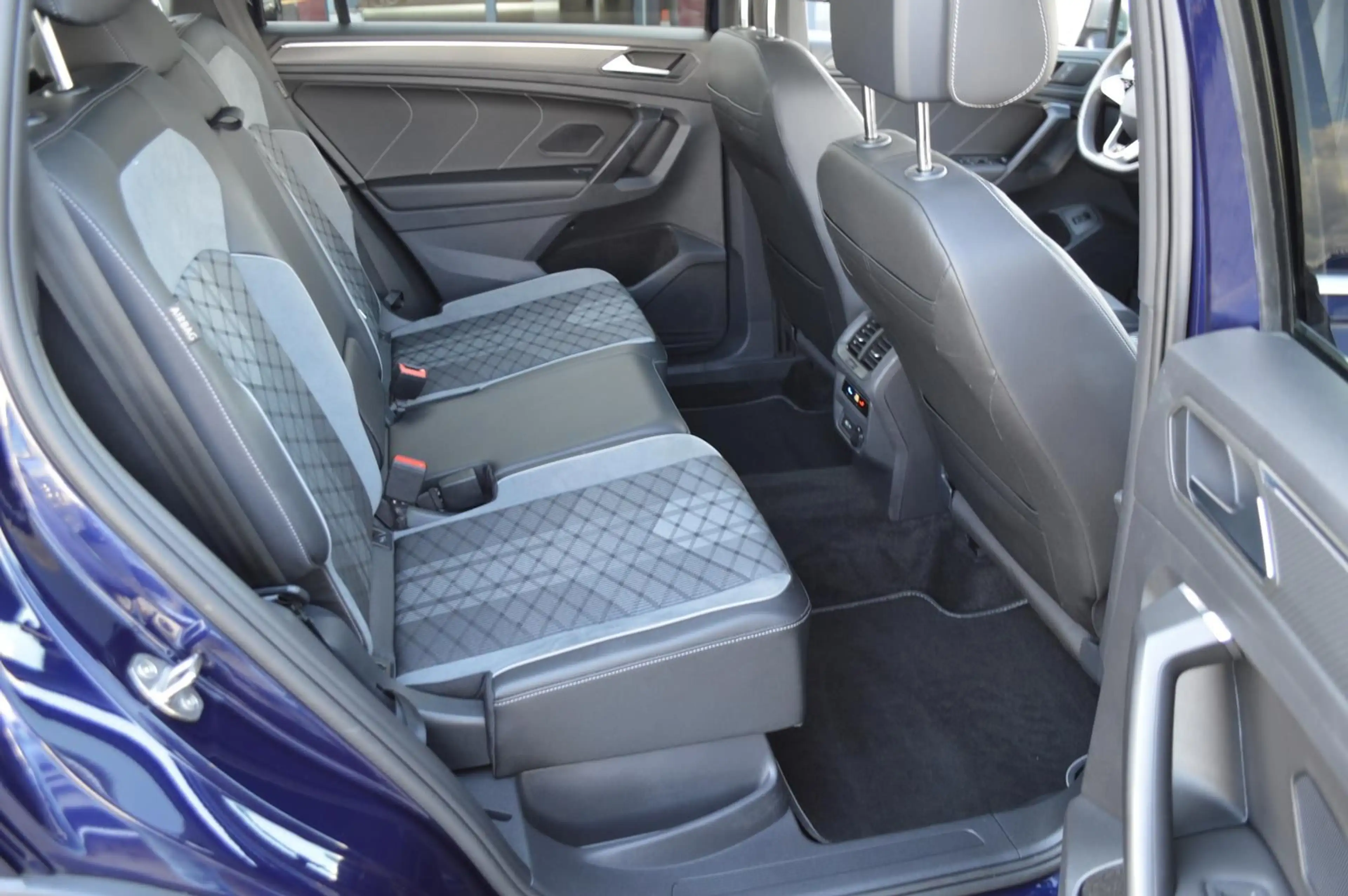 Volkswagen Tiguan Allspace R-Line 4M*Virtual*HUD*360*Navi* — photo 9