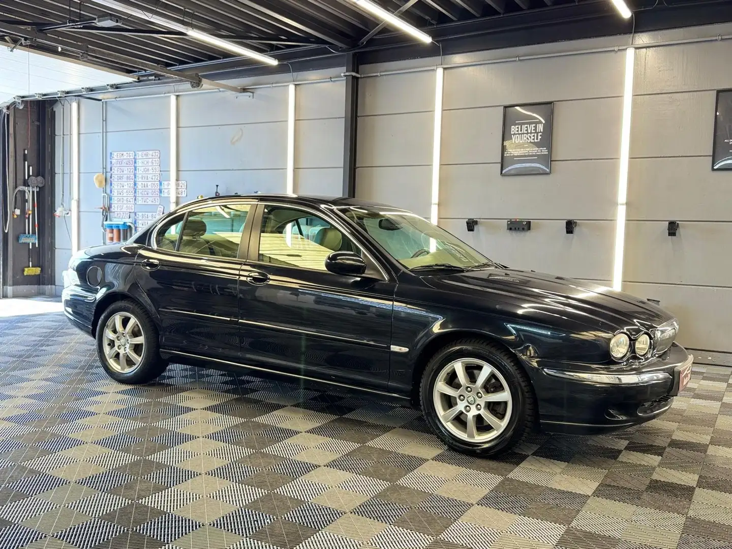 Jaguar X-Type 2.0 AUTOMATIQUE bj. 2002 197000km Noir - 2