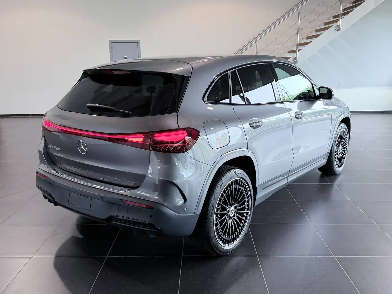 Mercedes-Benz EQA + AMG Night Pack, 360 Camera, 20 Inch Alu, Advance, миниатюра 3