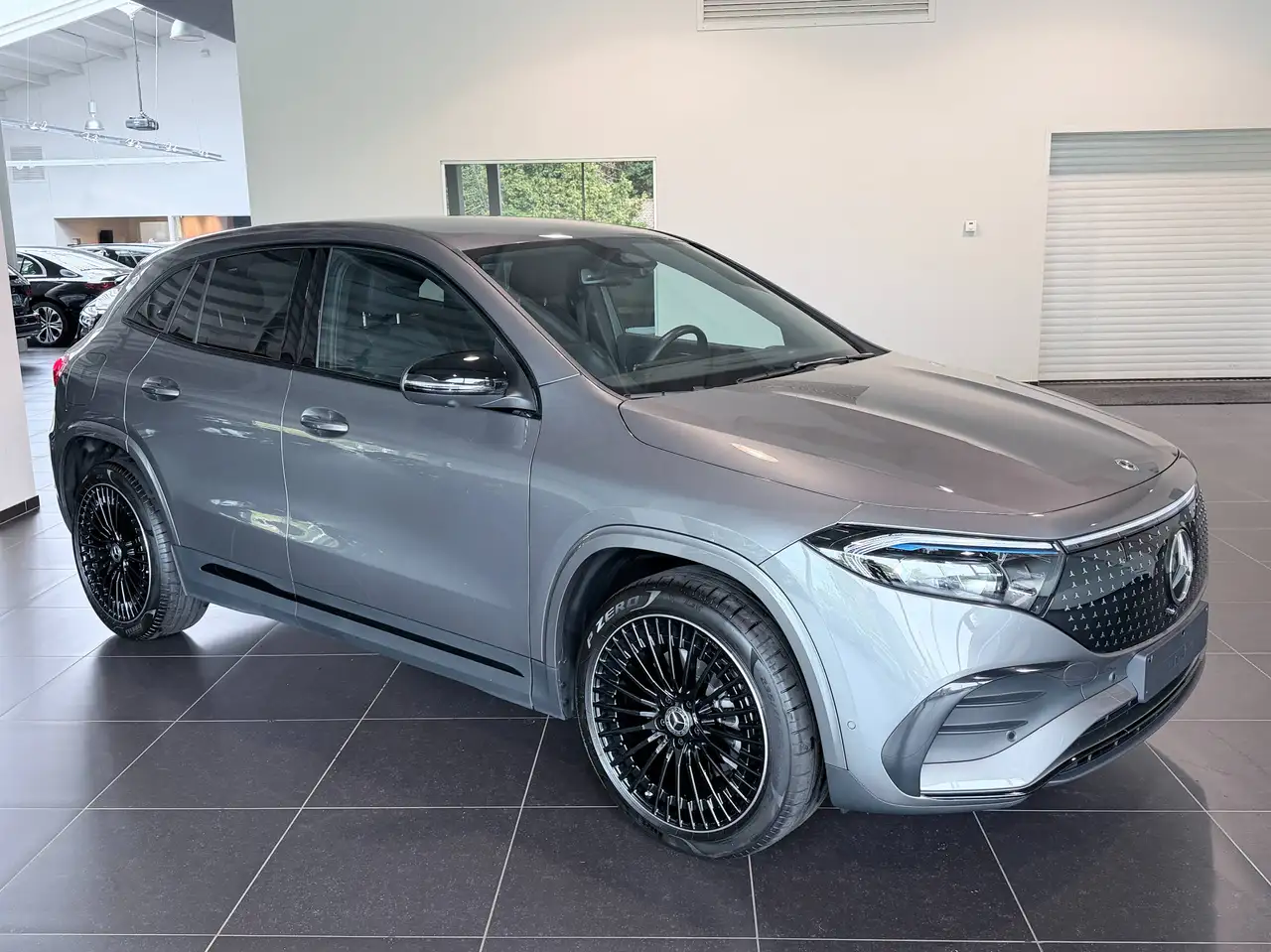 Mercedes-Benz EQA + AMG Night Pack, 360 Camera, 20 Inch Alu, Advance, миниатюра 2