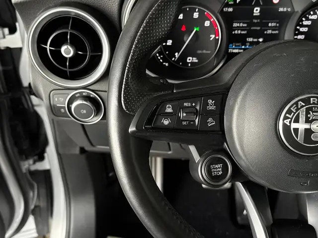 Alfa Romeo Stelvio view 10