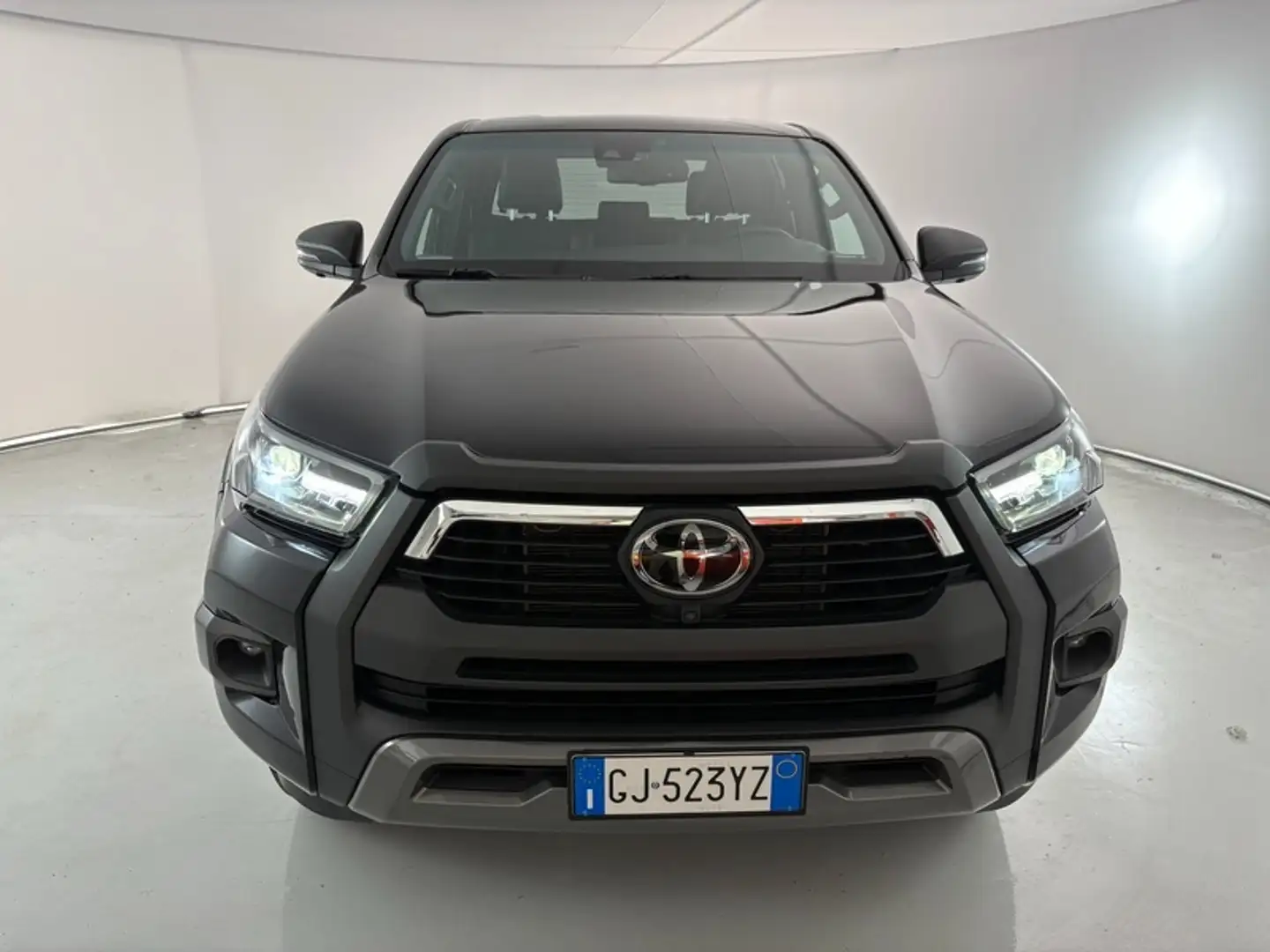 Toyota Hilux Double Cab 2.8 D Invincible Black - 2