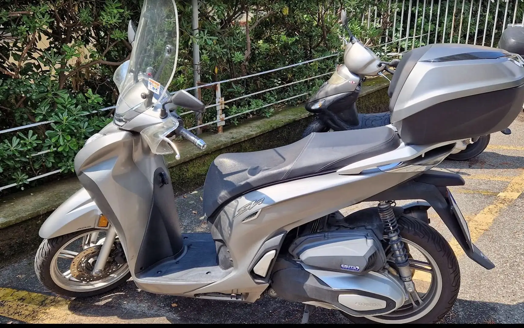 Honda SH 350i Szary - 2