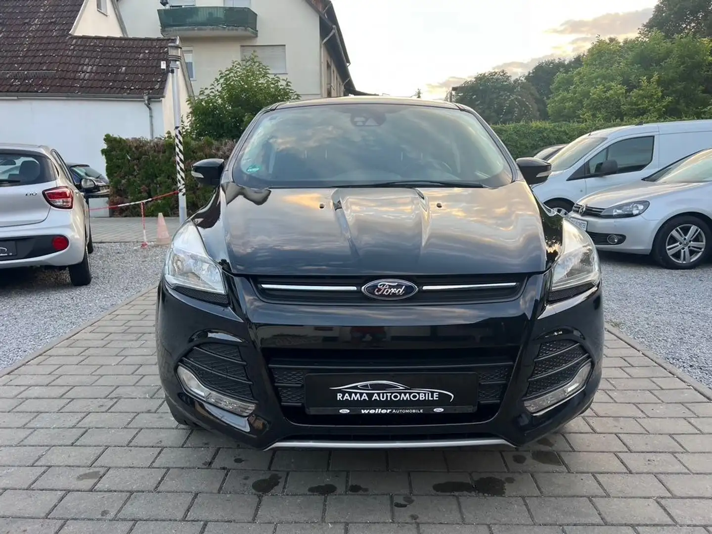 Ford Kuga Sync Edition 1.6 KLIMA SHZ PDC TEMPO 1HAND Schwarz - 2