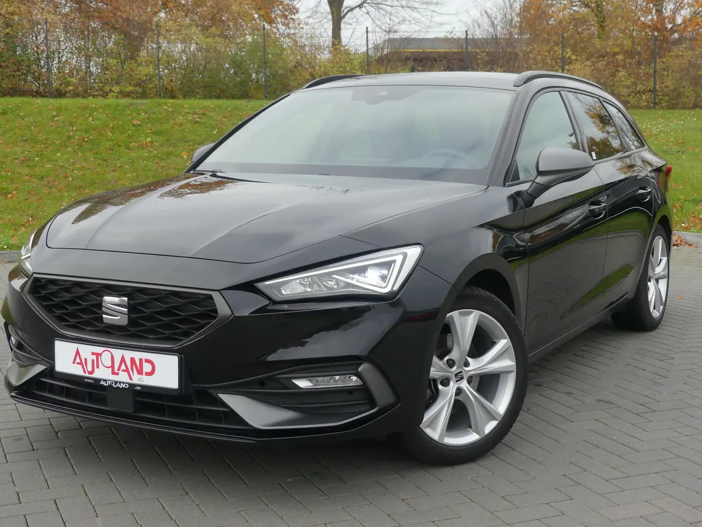 SEAT Leon Sportstourer 1.5 FR VC LED AHK ACC Keyless Noir - 2