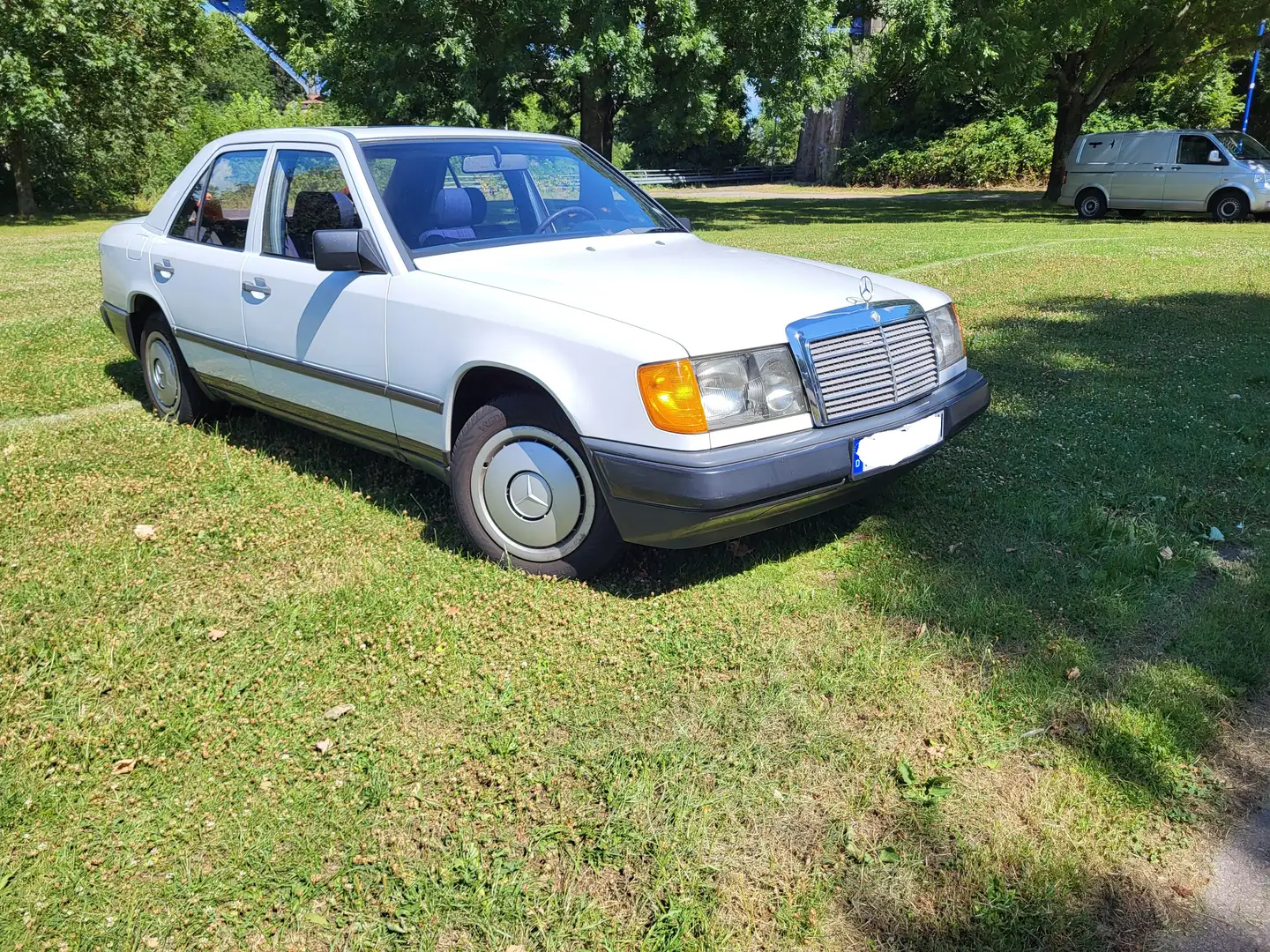 Mercedes-Benz 200 W124 200 D Automatik TÜV neu H - Zulassung Weiß - 2