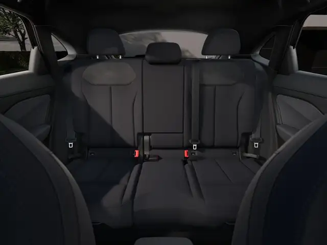 Audi Q3 view 9