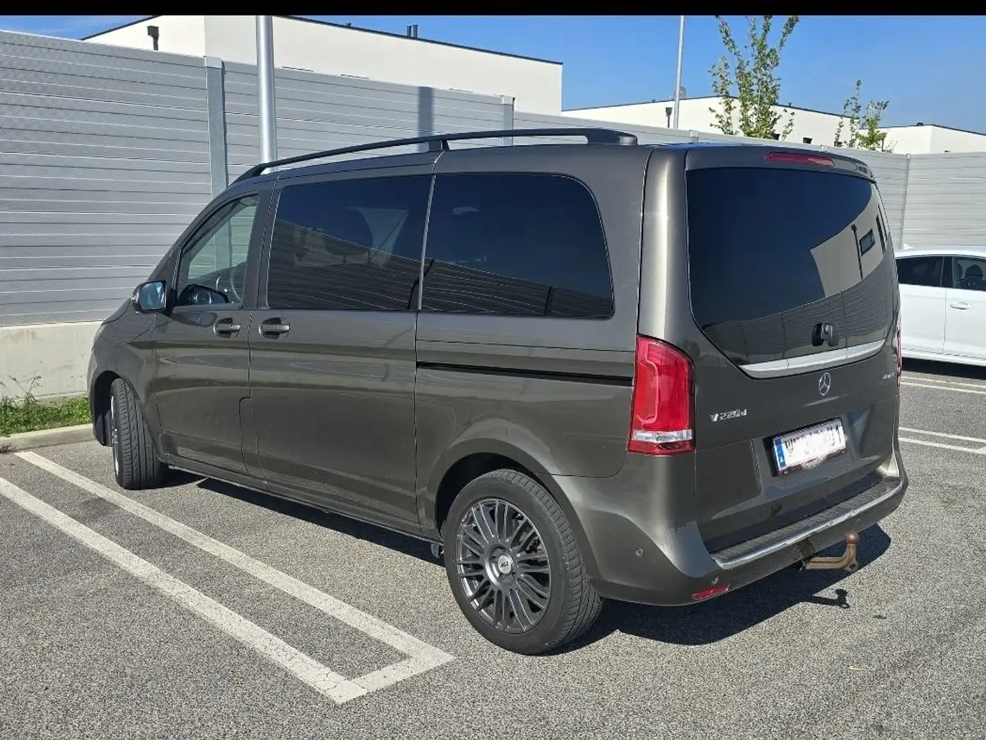 Mercedes-Benz V 220 V 220 d 4MATIC kompakt Aut. Braun - 2