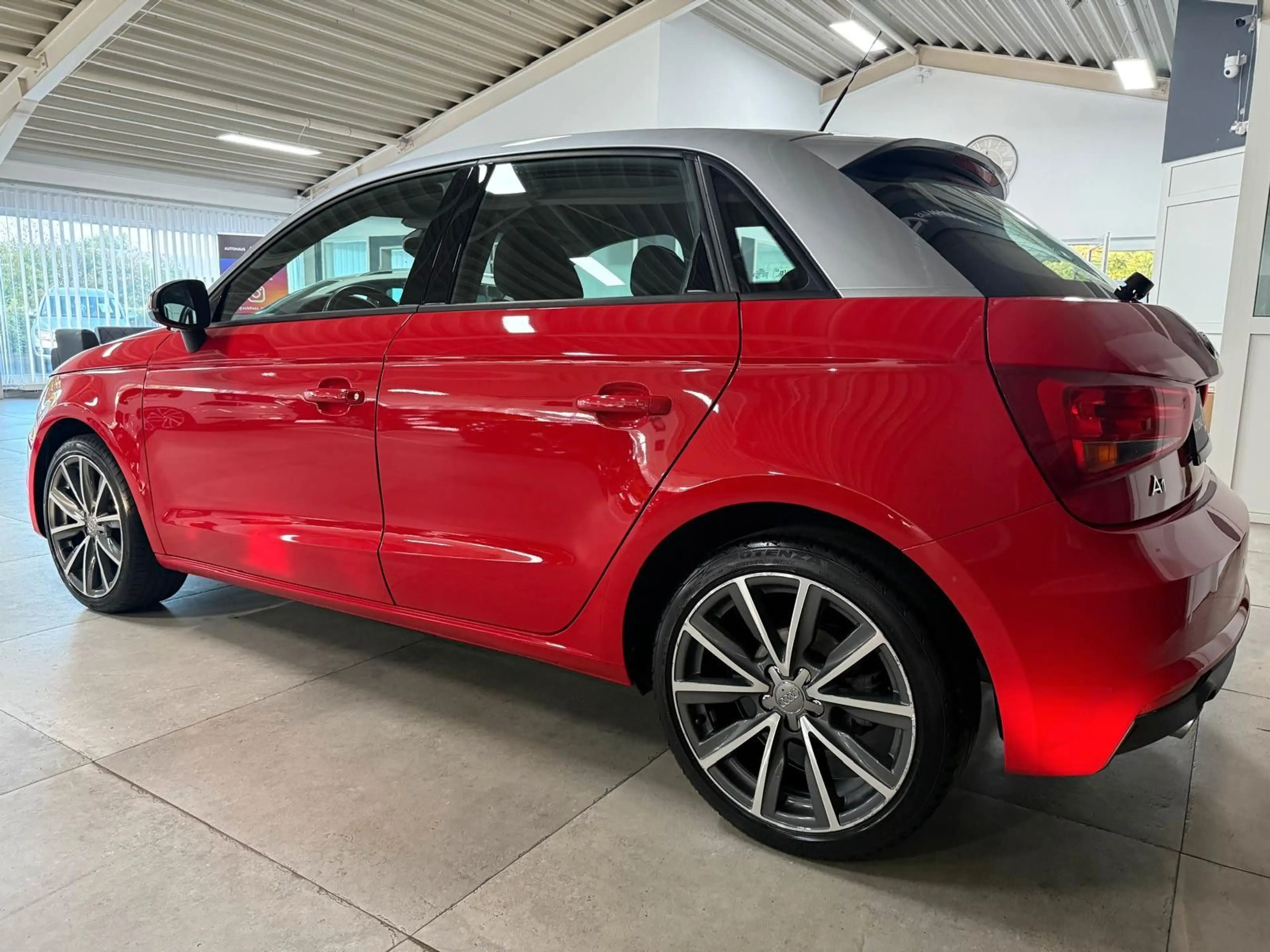 Audi A1 Sportback sport * SHZ * TEMPO * PDC * — photo 9