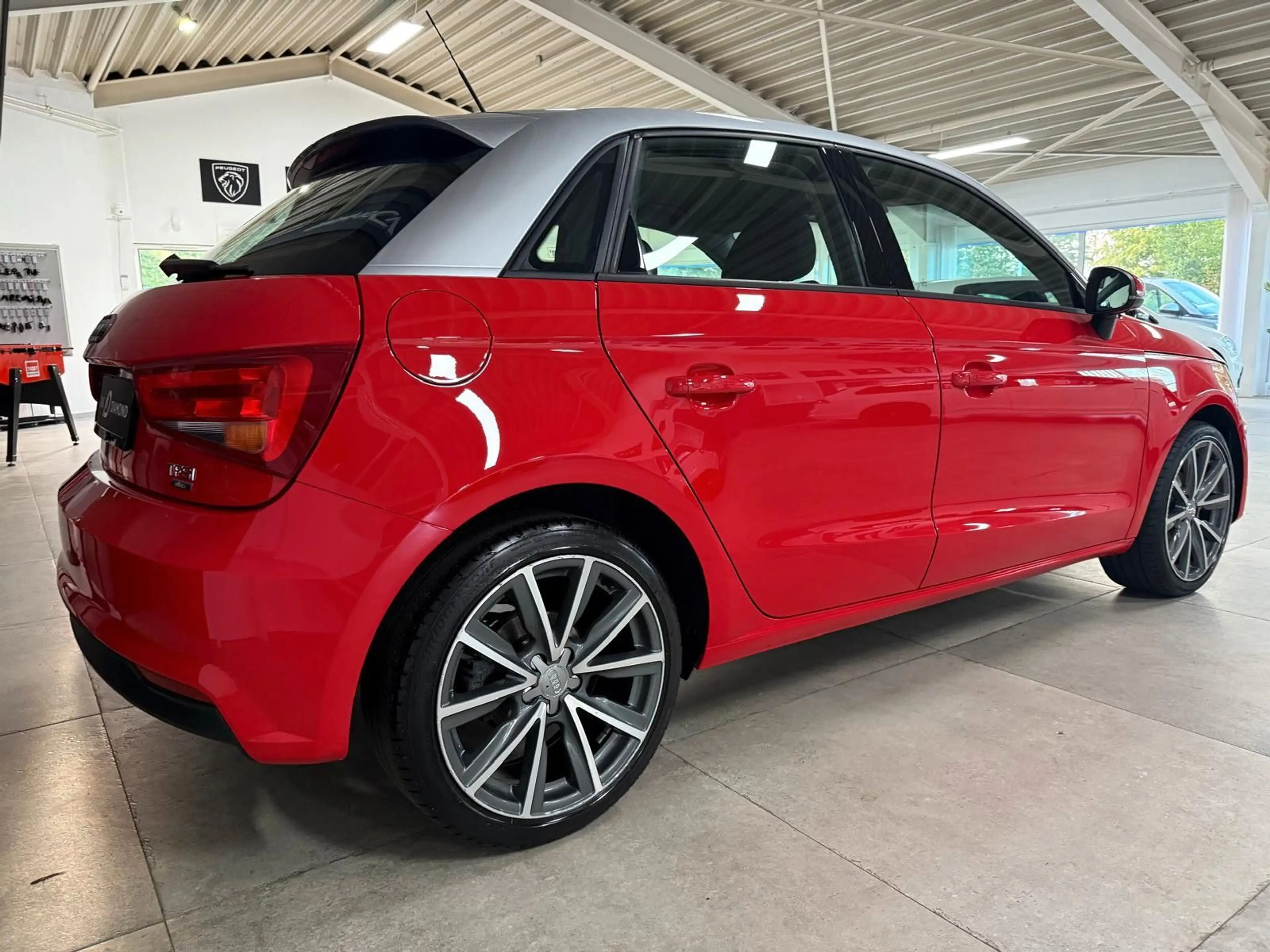 Audi A1 Sportback sport * SHZ * TEMPO * PDC * — photo 10
