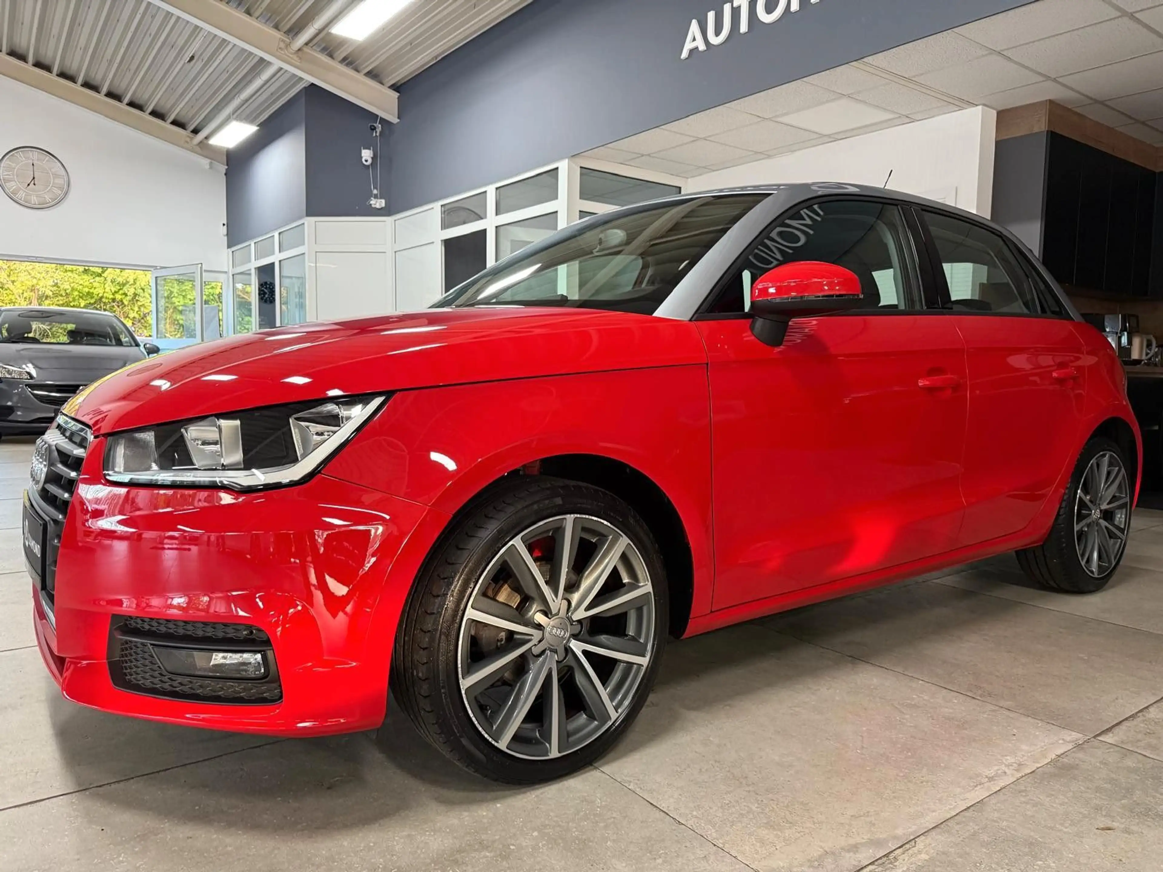 Audi A1 Sportback sport * SHZ * TEMPO * PDC * — photo 6