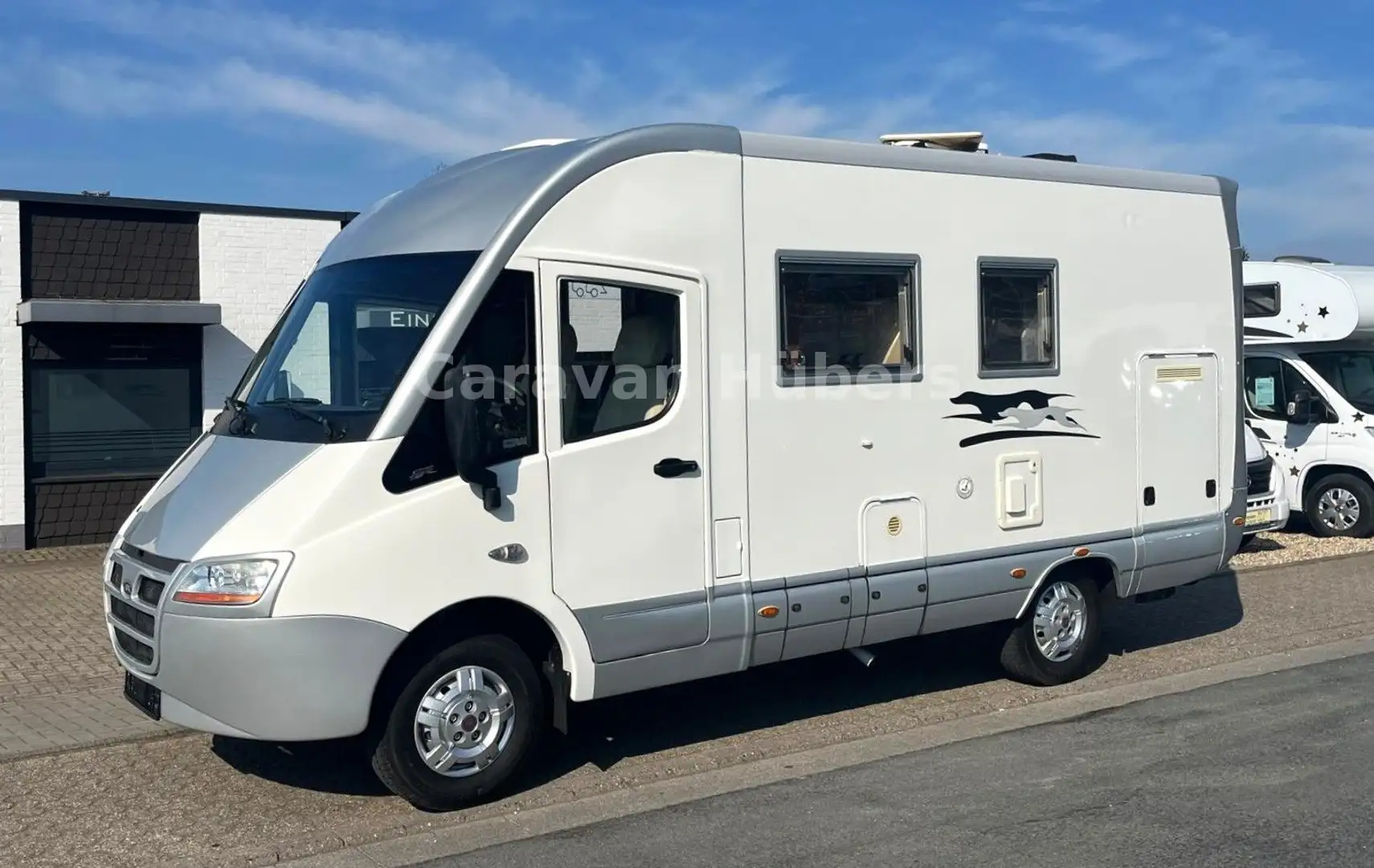 Laika Rexosline 620 - Hub/Festbett - auto.Sat/TV - AHK Weiß - 1