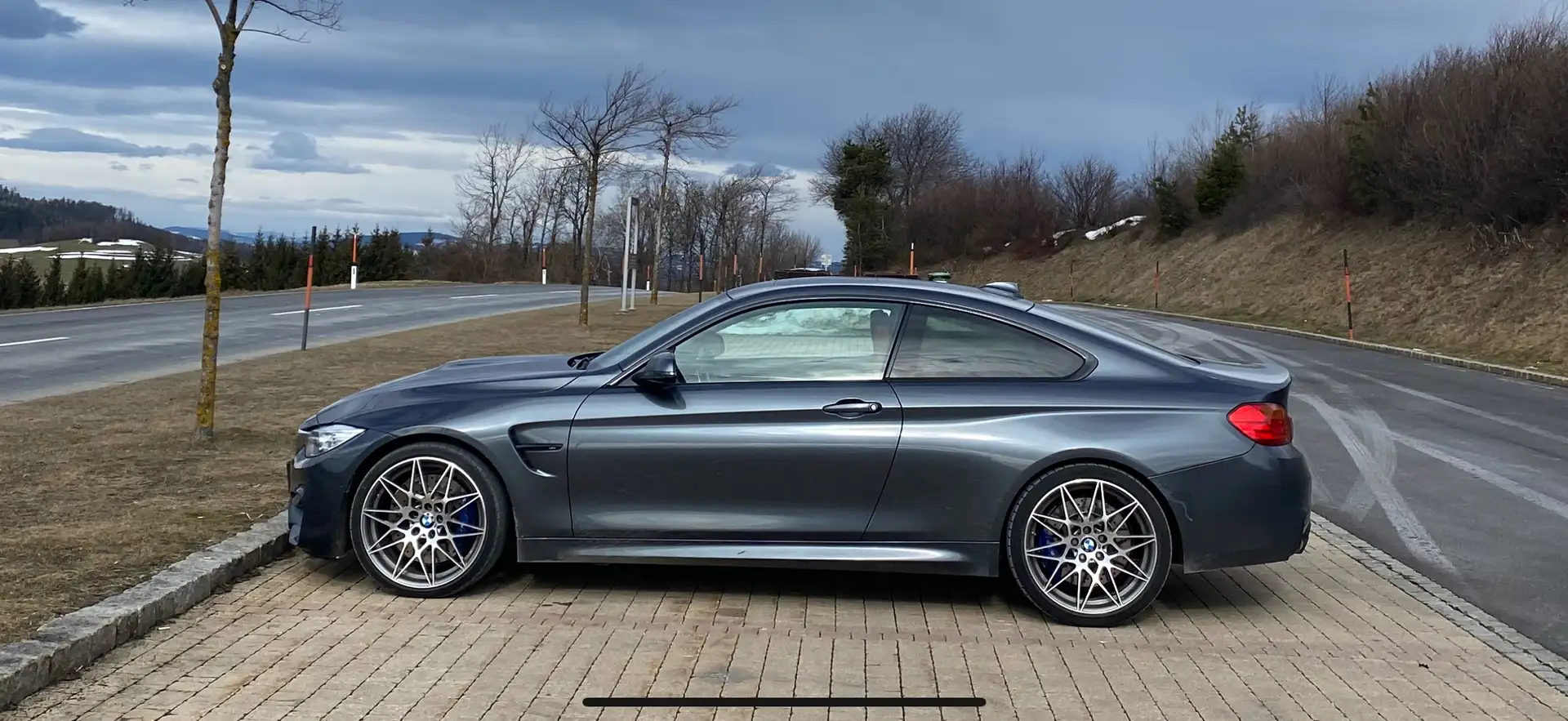 BMW M4 M4 M-DKG Coupe Aut. Grau - 1
