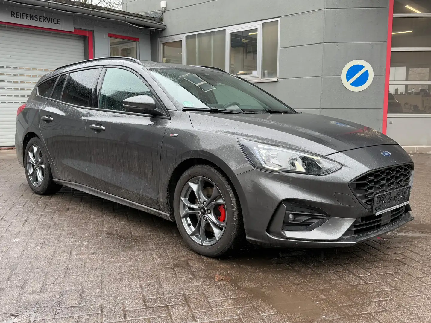 Ford Focus 1.5EB ST-Line NAV+SHZ+AHK+PDC+CARPLAY+TEMP Gris - 1