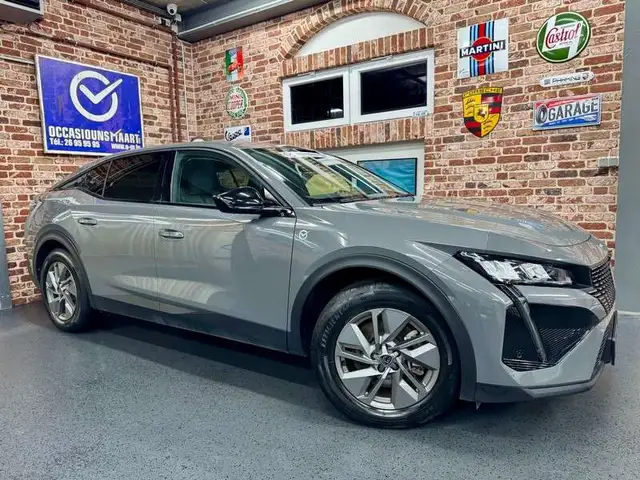 Peugeot 408 408 1.5 Hybride 180cv Auto ALLURE