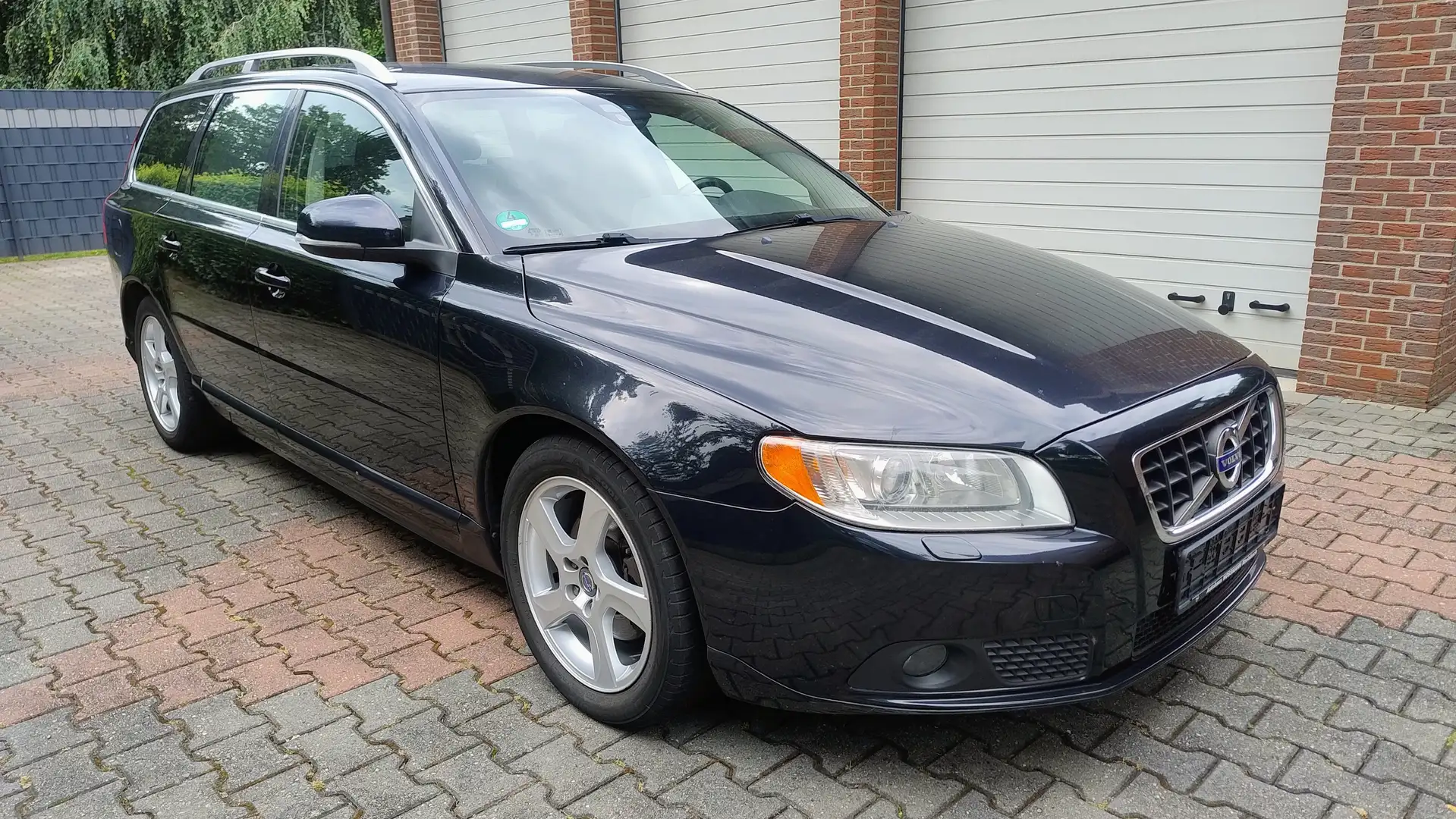 Volvo V70 1,6 Diesel DRIVe Summum*Memory*Vollleder*Standheiz Blau - 1