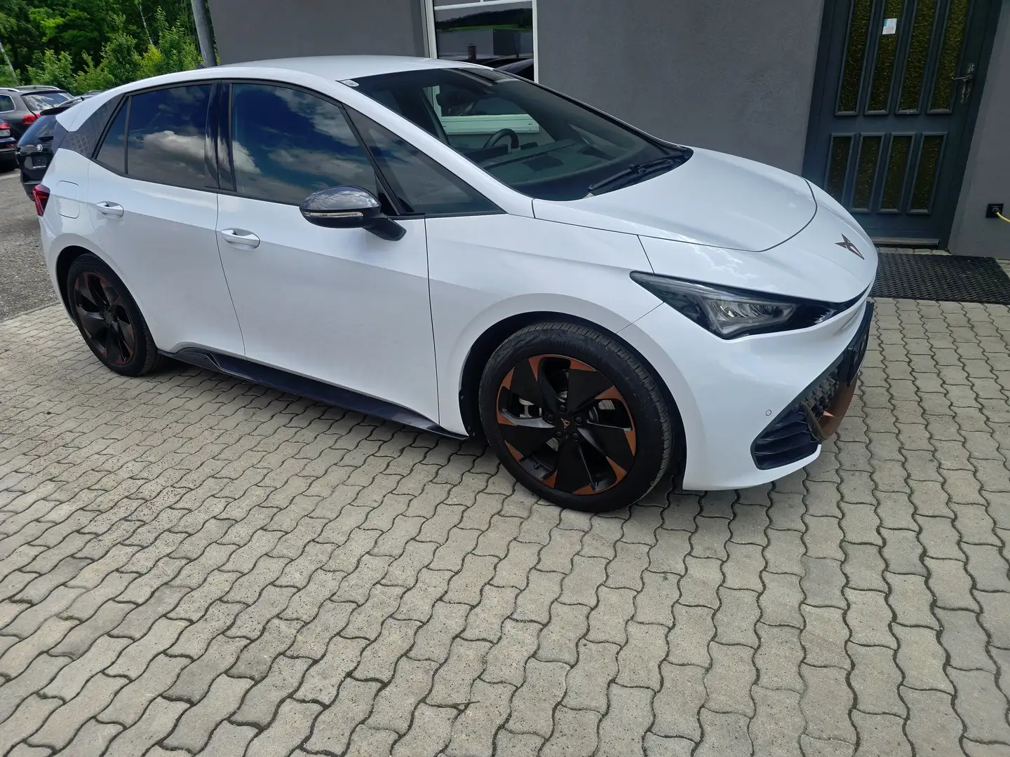 CUPRA Born 77kWh e-Boost Weiß - 2