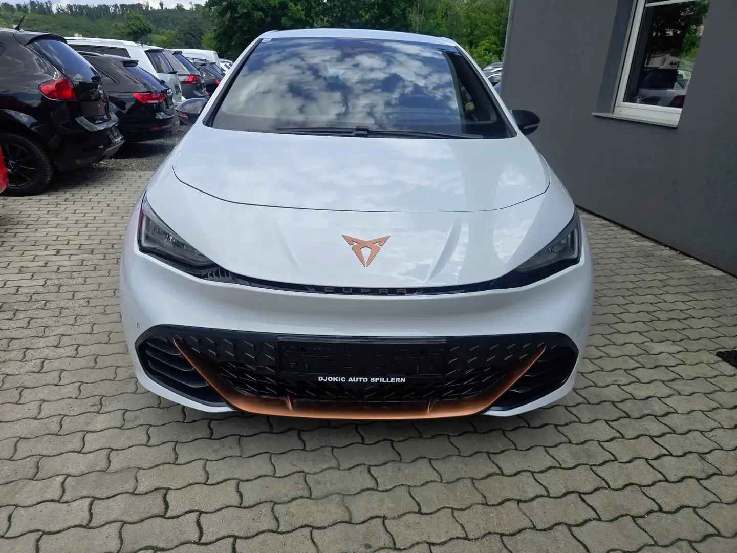 CUPRA Born 77kWh e-Boost Weiß - 1
