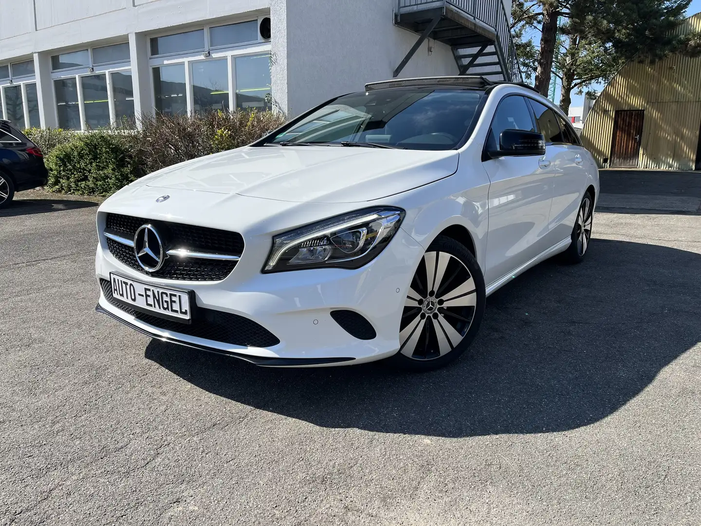 Mercedes-Benz CLA 200 CLA 200*Urban*Night*Pano*Navi*LED*AHK Weiß - 1