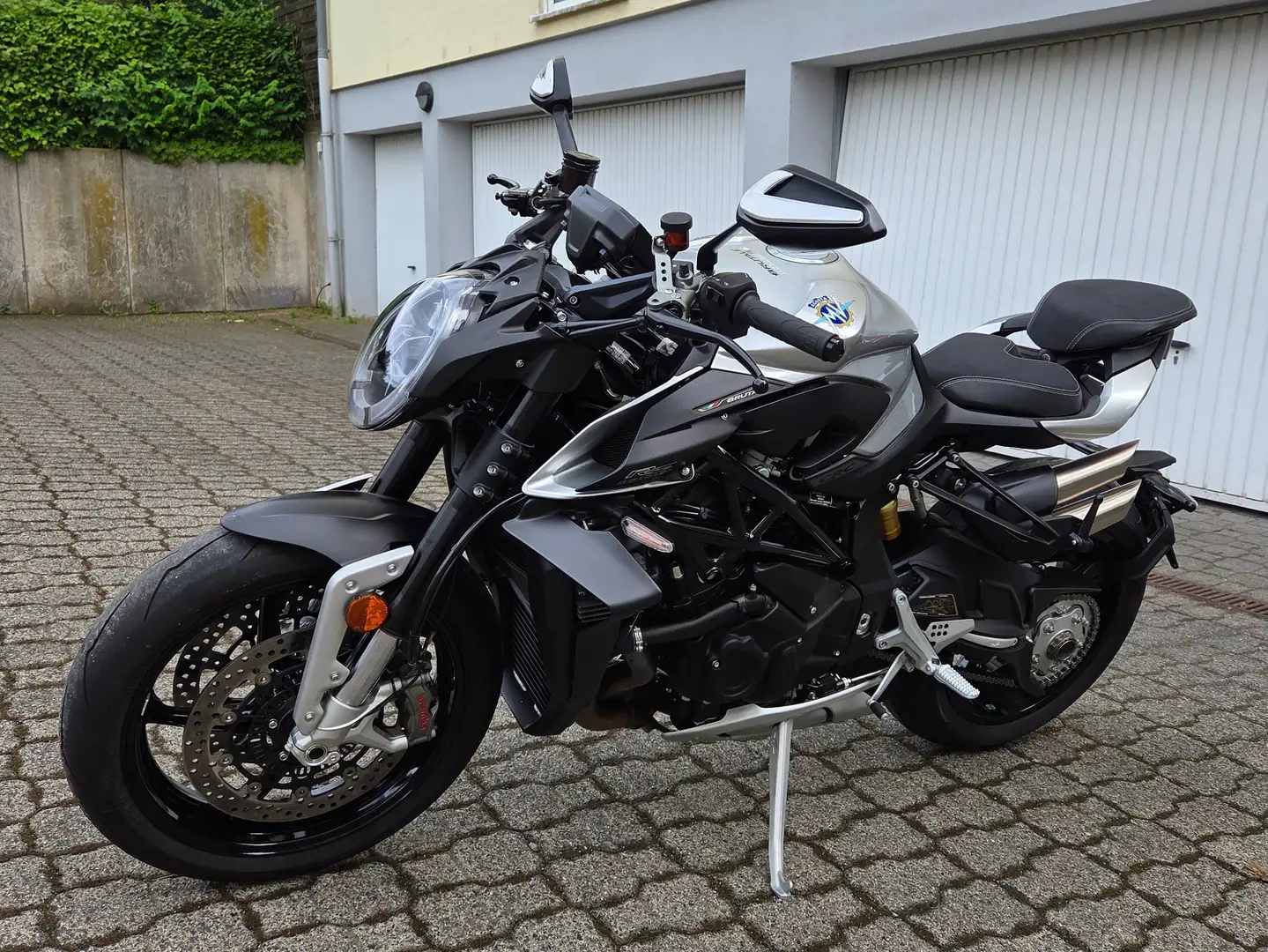 MV Agusta Brutale 1000 RS Срібний - 2